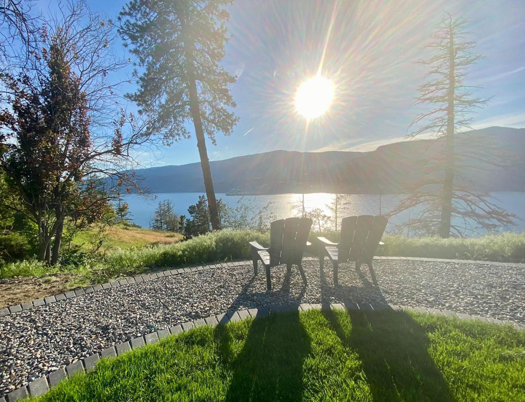 Kelowfornia Lakeview Retreat Kelowna Exterior foto