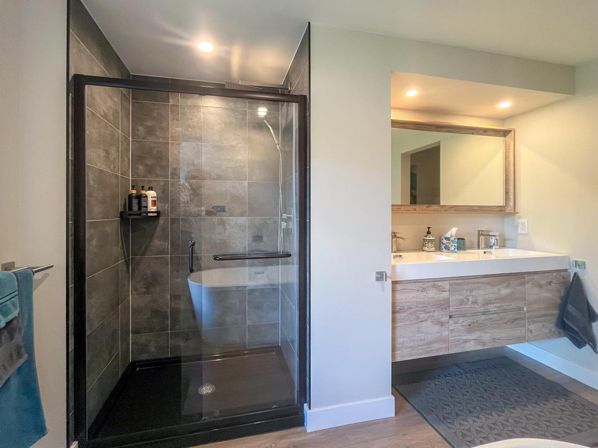 Kelowfornia Lakeview Retreat Kelowna Quarto foto